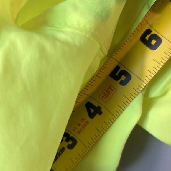 NWT The North Face Women's Elevation LED Yellow Athletic Short size Medium - Picture 8 of 9